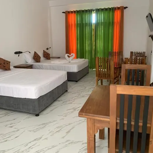 Deluxe Family Room thumbnail 2